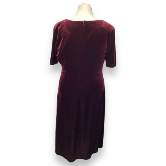 SLNY Women’s Short Sleeve Velour/Velvet Dress, Dark Wine, size 16 - Picture 4 of 8
